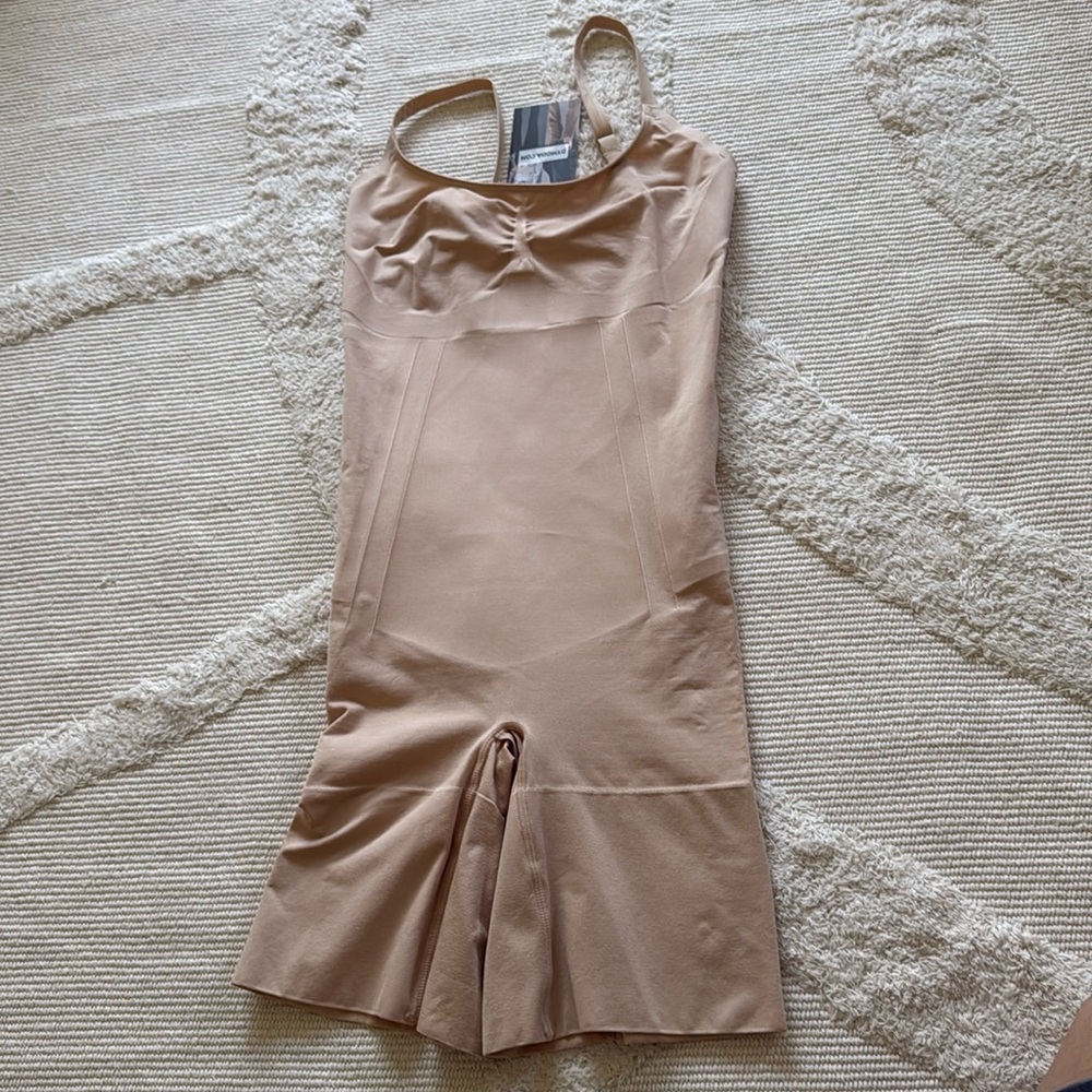Spanx ♡ Oncore Small Nude mid-thigh bodysuit New